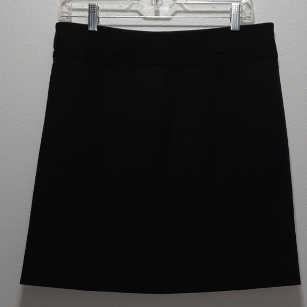Chaps Women's Black Skirt. Size: 8.